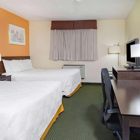 Travelodge By Wyndham Bracebridge Zewnętrze zdjęcie