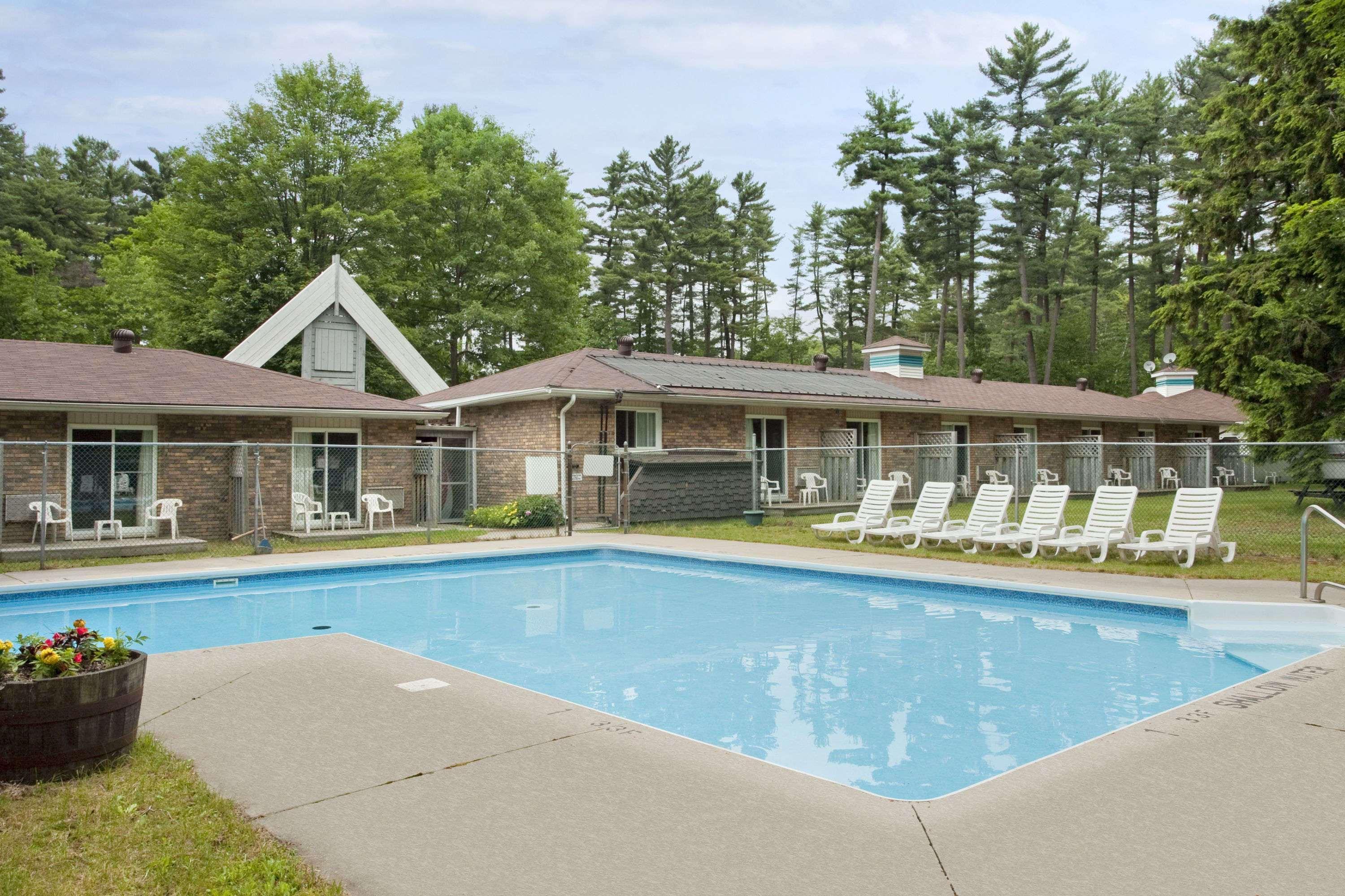 Travelodge By Wyndham Bracebridge Zewnętrze zdjęcie